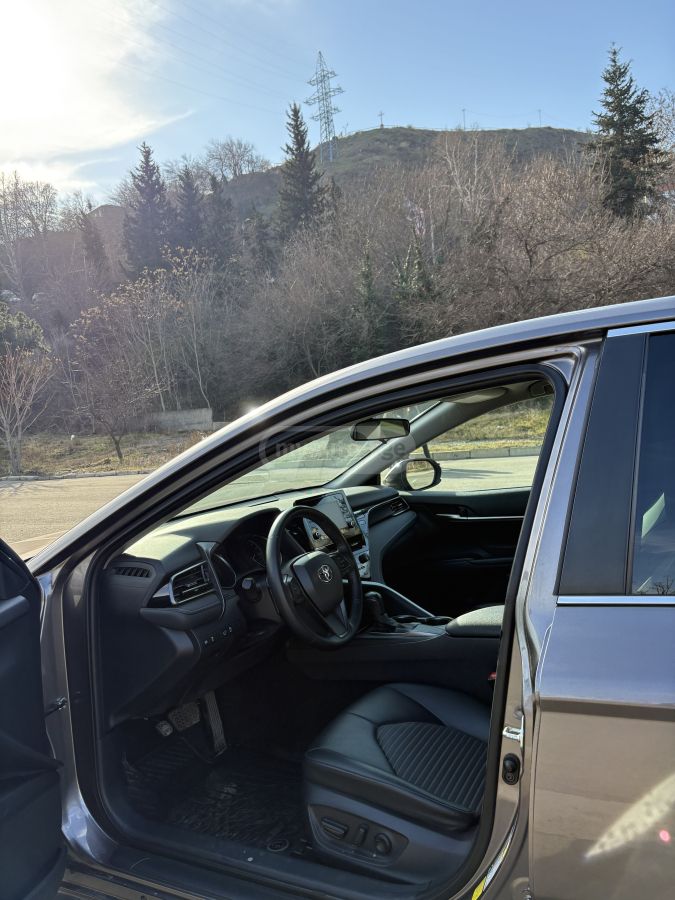 Toyota SE 4dr Front-Wheel Drive Sedan — миниатюра 6