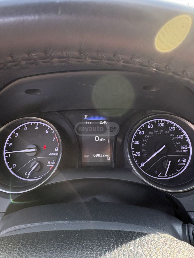 Toyota SE 4dr Front-Wheel Drive Sedan — миниатюра 7