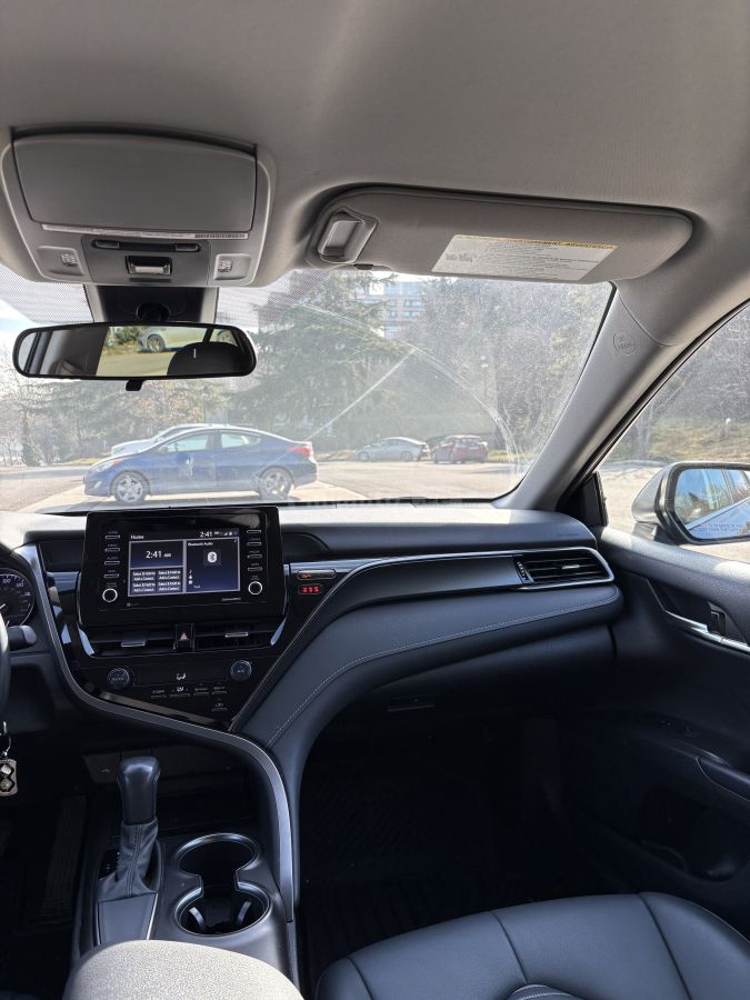 Toyota SE 4dr Front-Wheel Drive Sedan — миниатюра 9