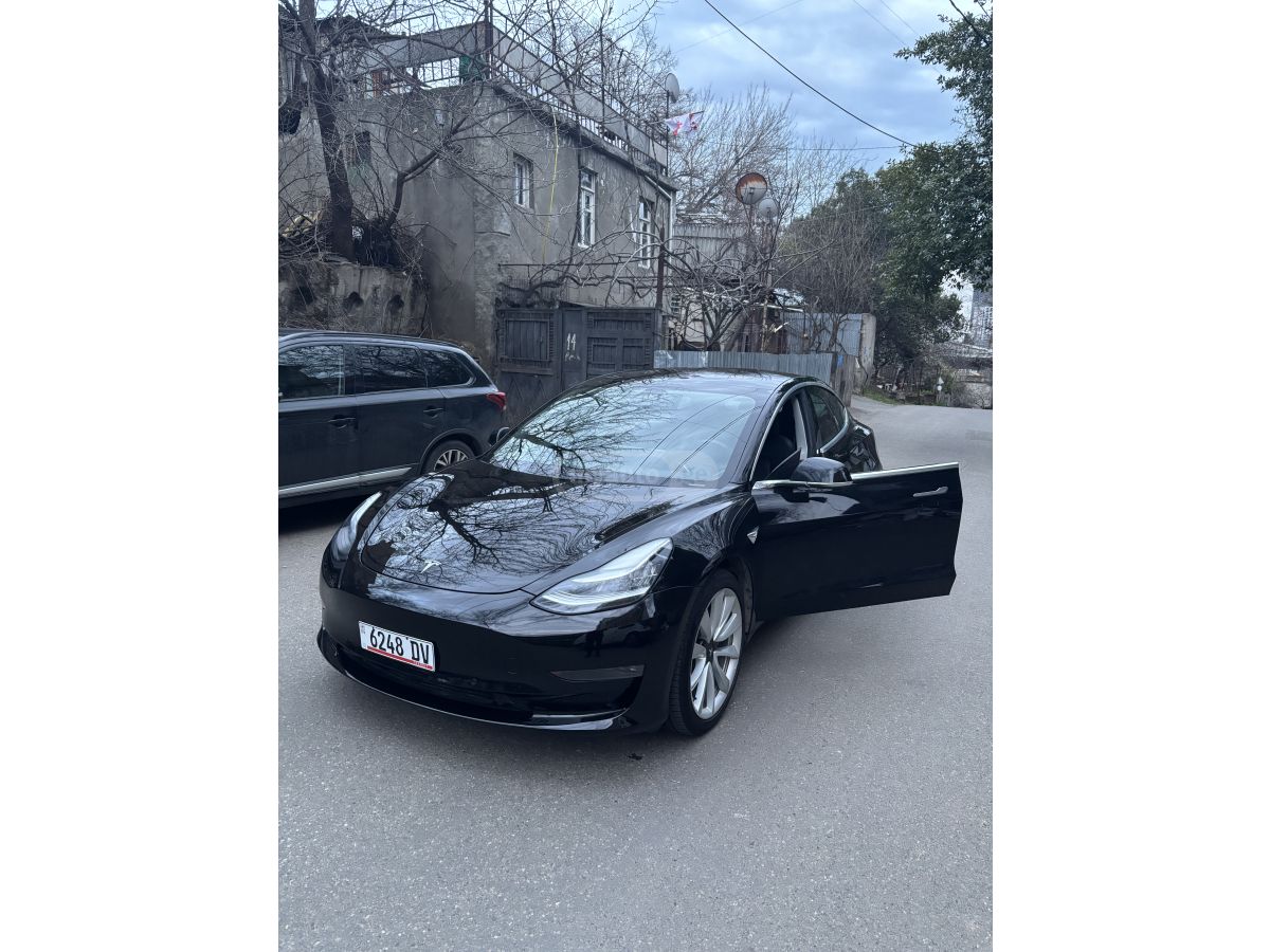 Tesla Model 3 - фото 1