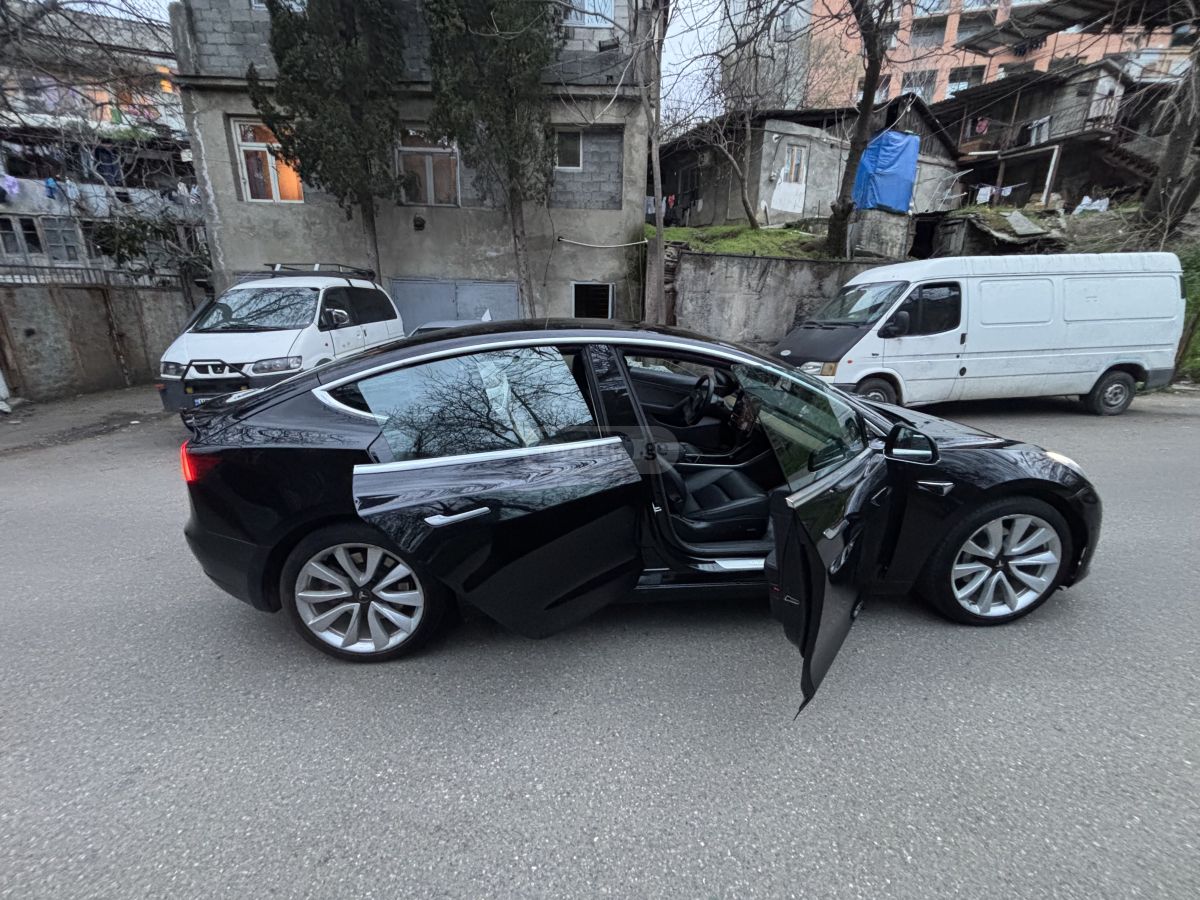 Tesla Model 3 - фото 4