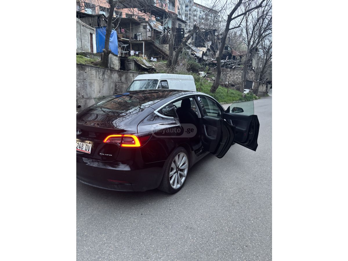 Tesla Model 3 - фото 6