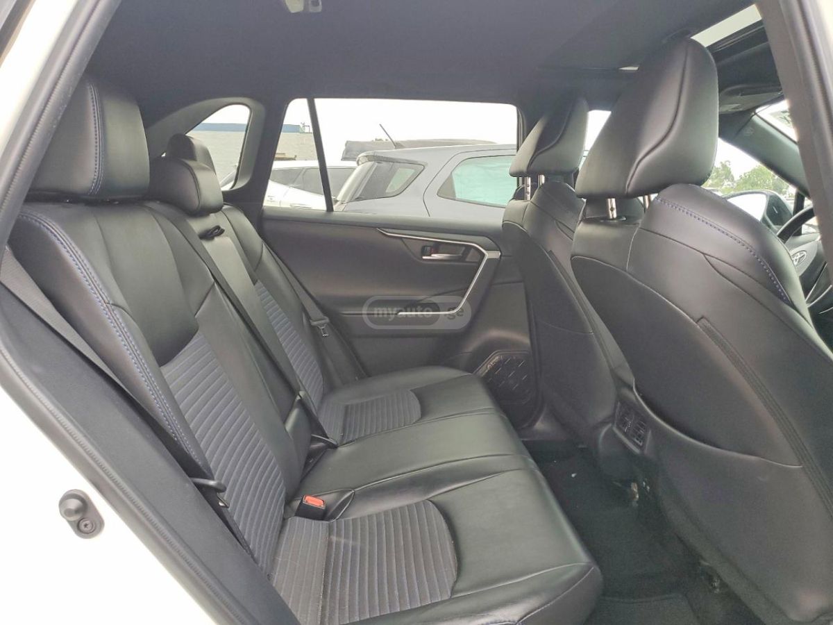 Toyota RAV 4 - фото 10