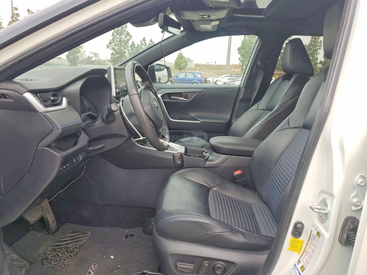 Toyota RAV 4 - фото 7