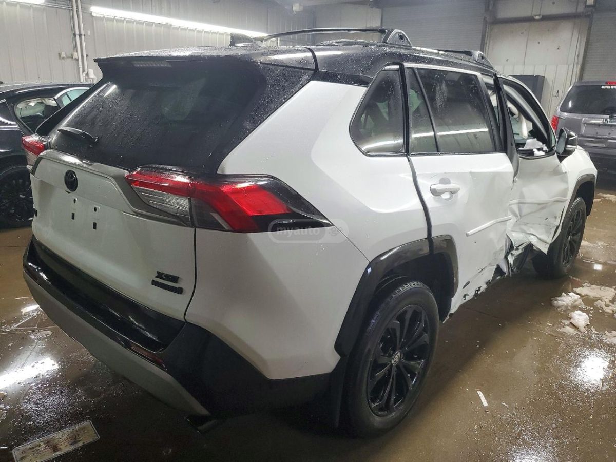 Toyota RAV 4 - фото 3