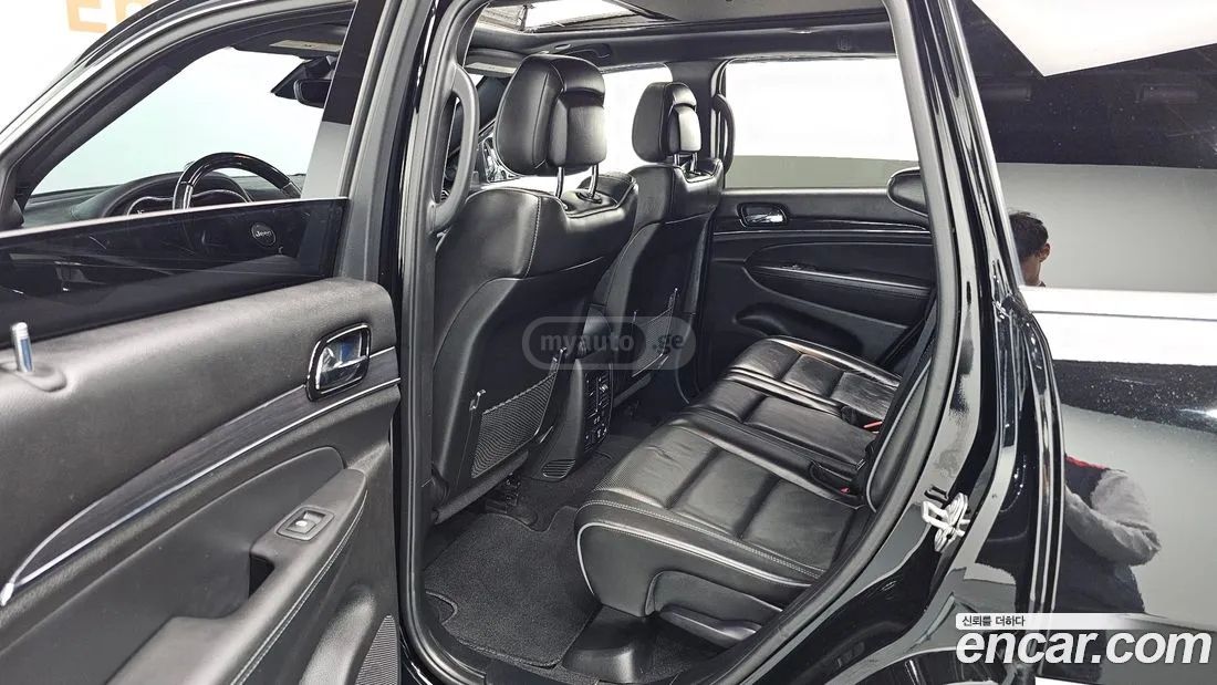 Jeep Grand Cherokee - фото 12