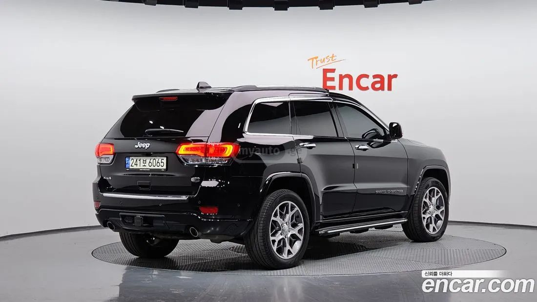 Jeep Grand Cherokee - фото 2