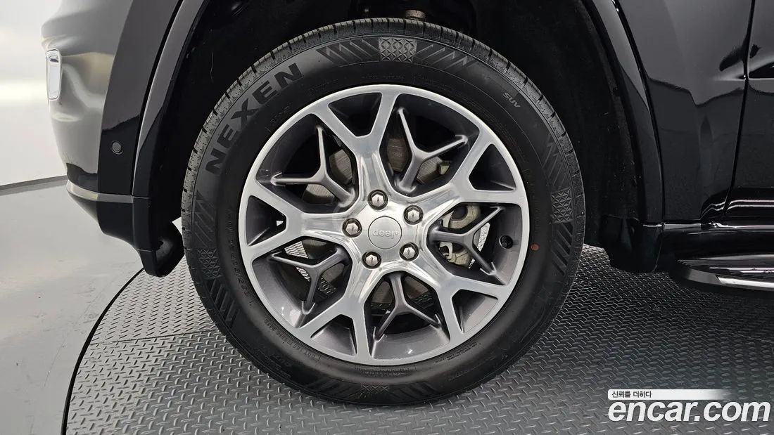 Jeep Grand Cherokee - фото 5