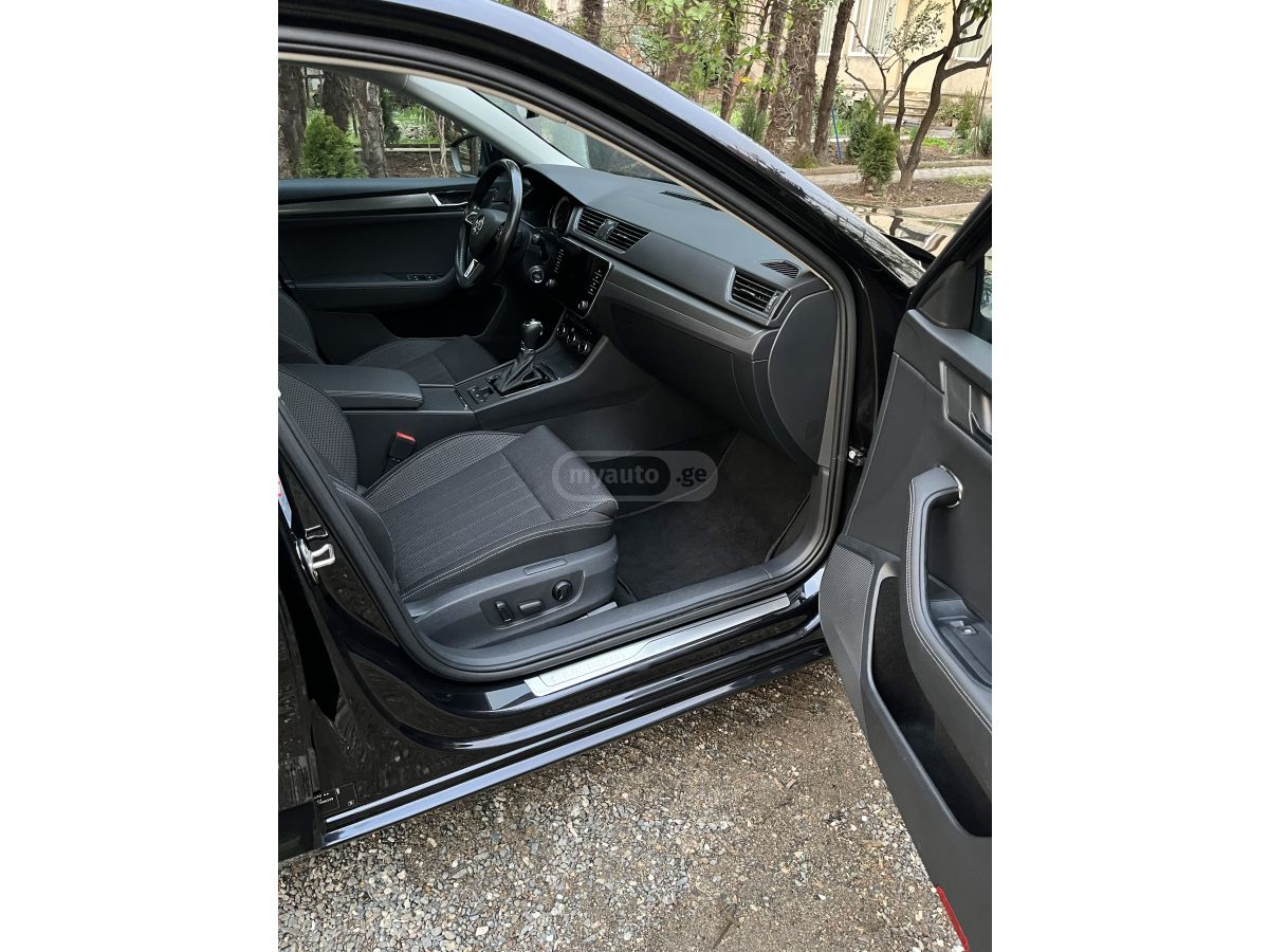 Skoda Superb - фото 12