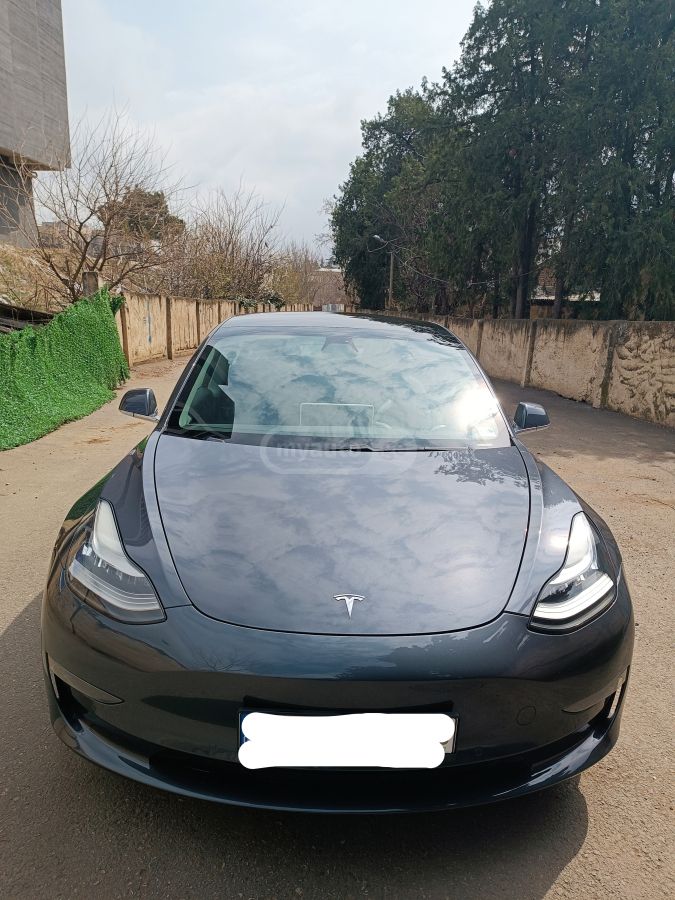 Tesla Model 3 - фото 1