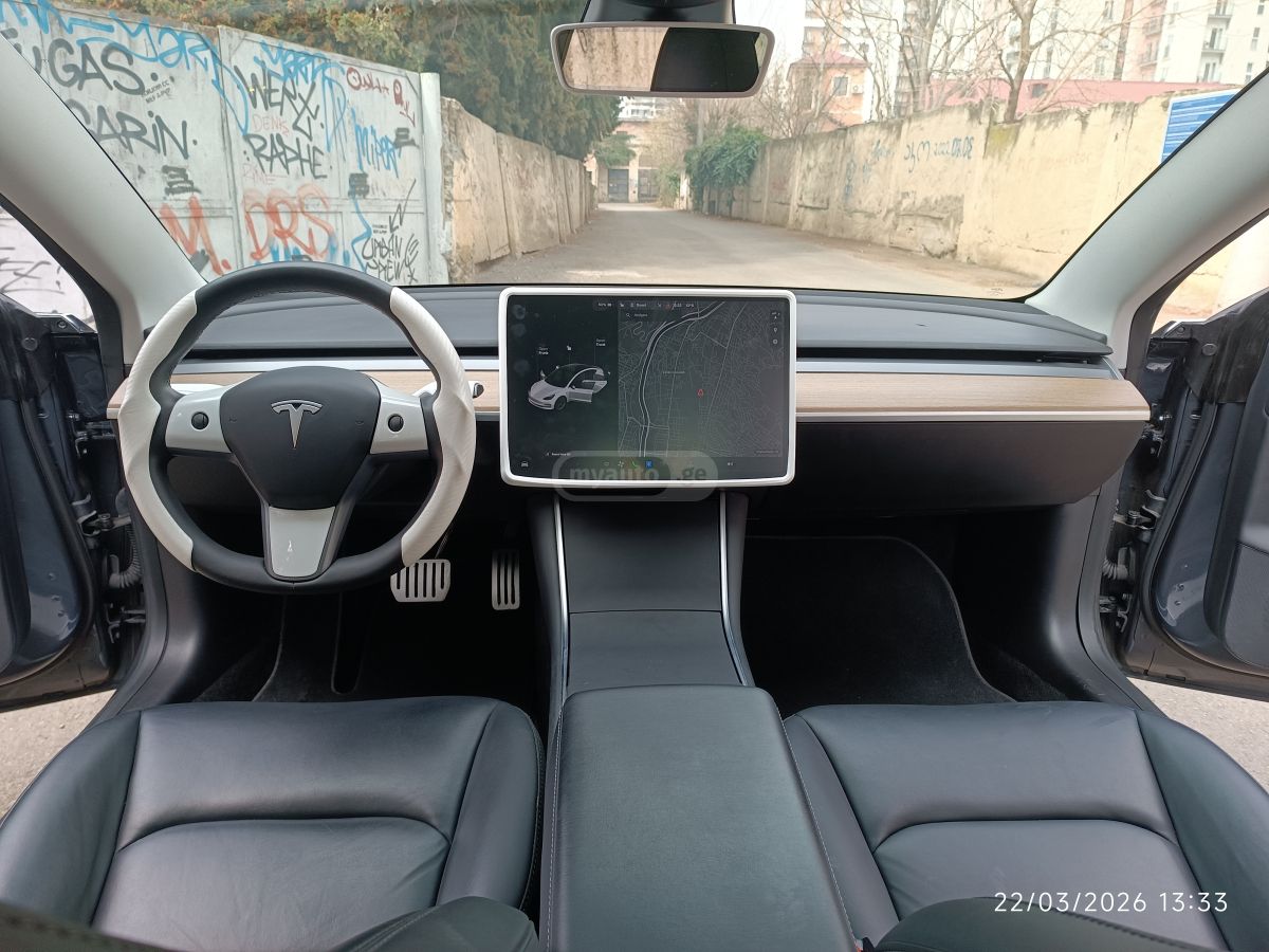Tesla Model 3 - фото 10