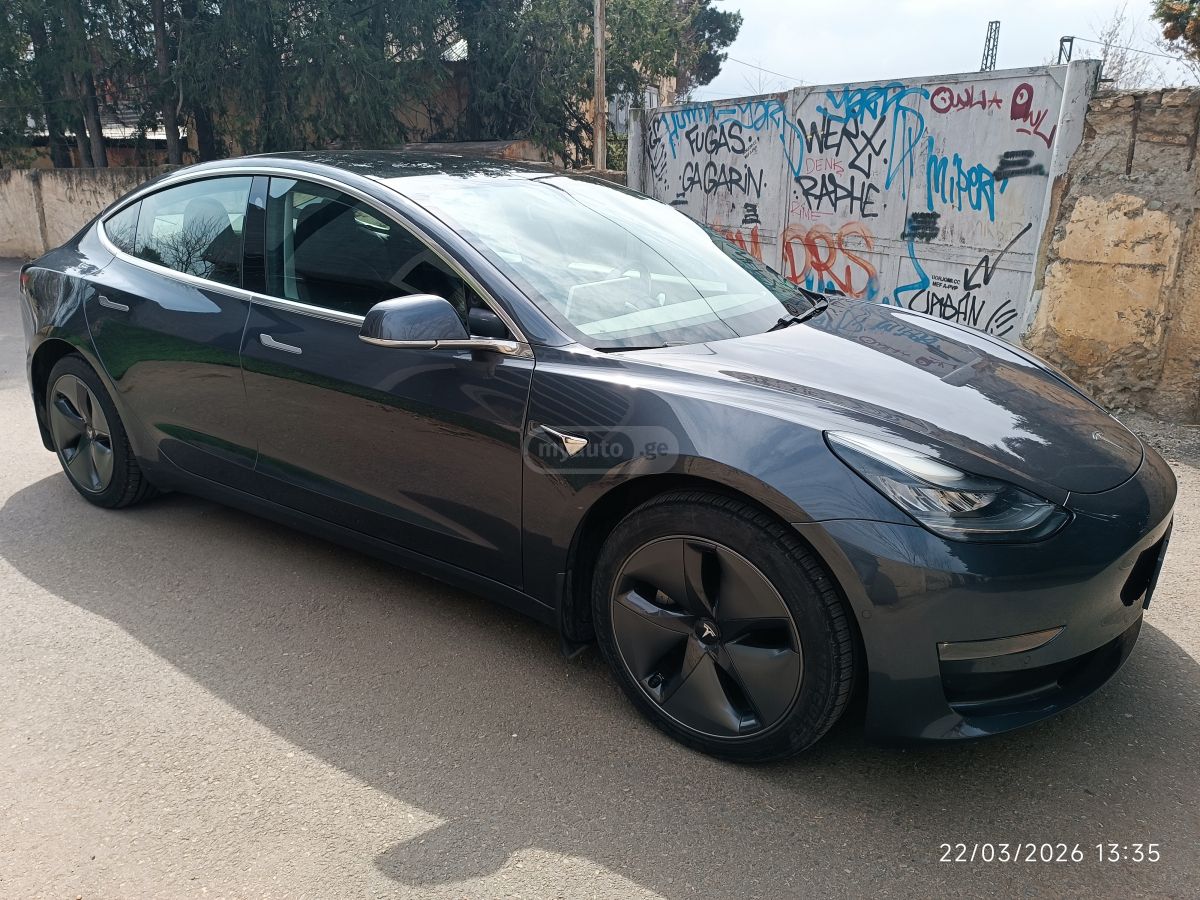 Tesla Model 3 - фото 4