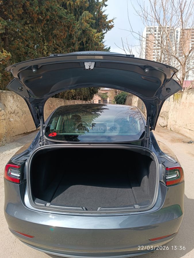 Tesla Model 3 - фото 7