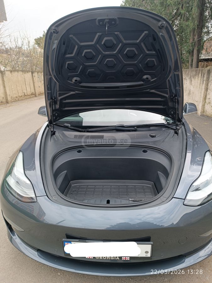Tesla Model 3 - фото 8