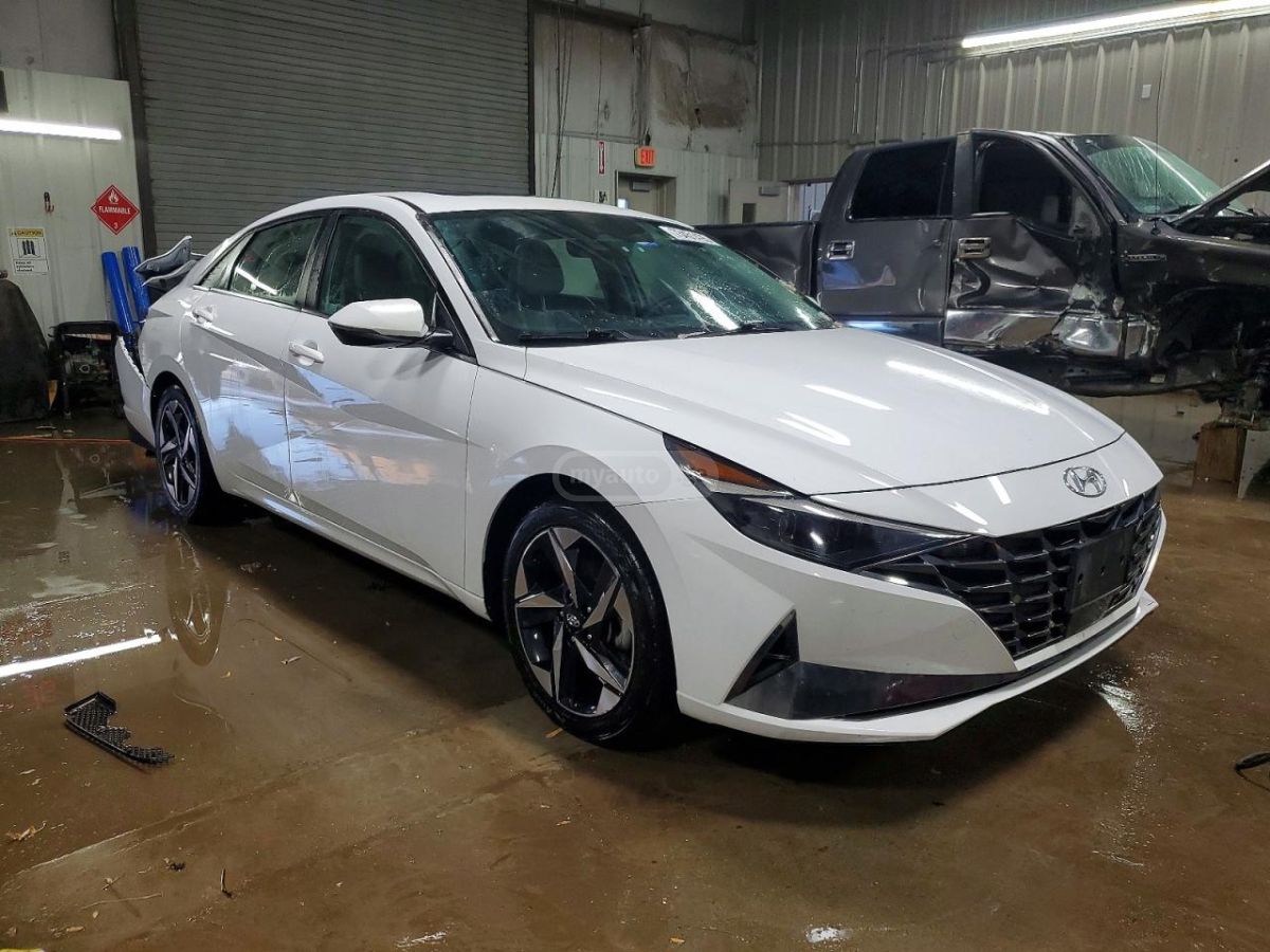 Hyundai Elantra - фото 4