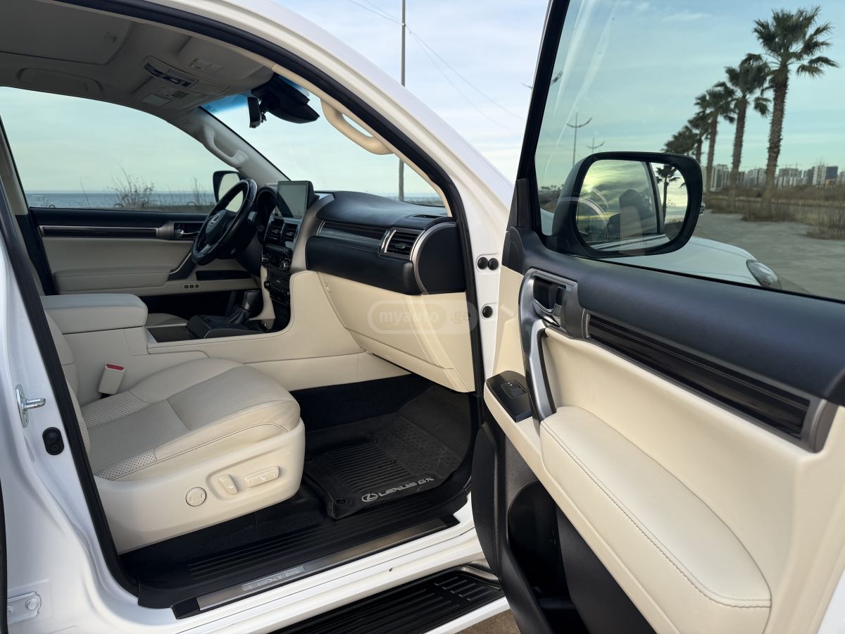 Lexus Luxury 4dr 4x4 Automatic — миниатюра 13