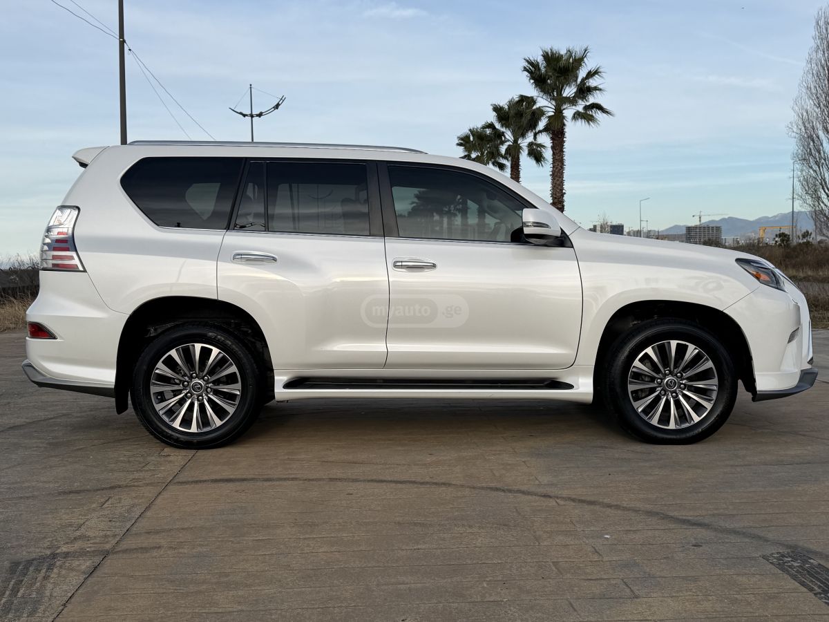 Lexus Luxury 4dr 4x4 Automatic — миниатюра 8