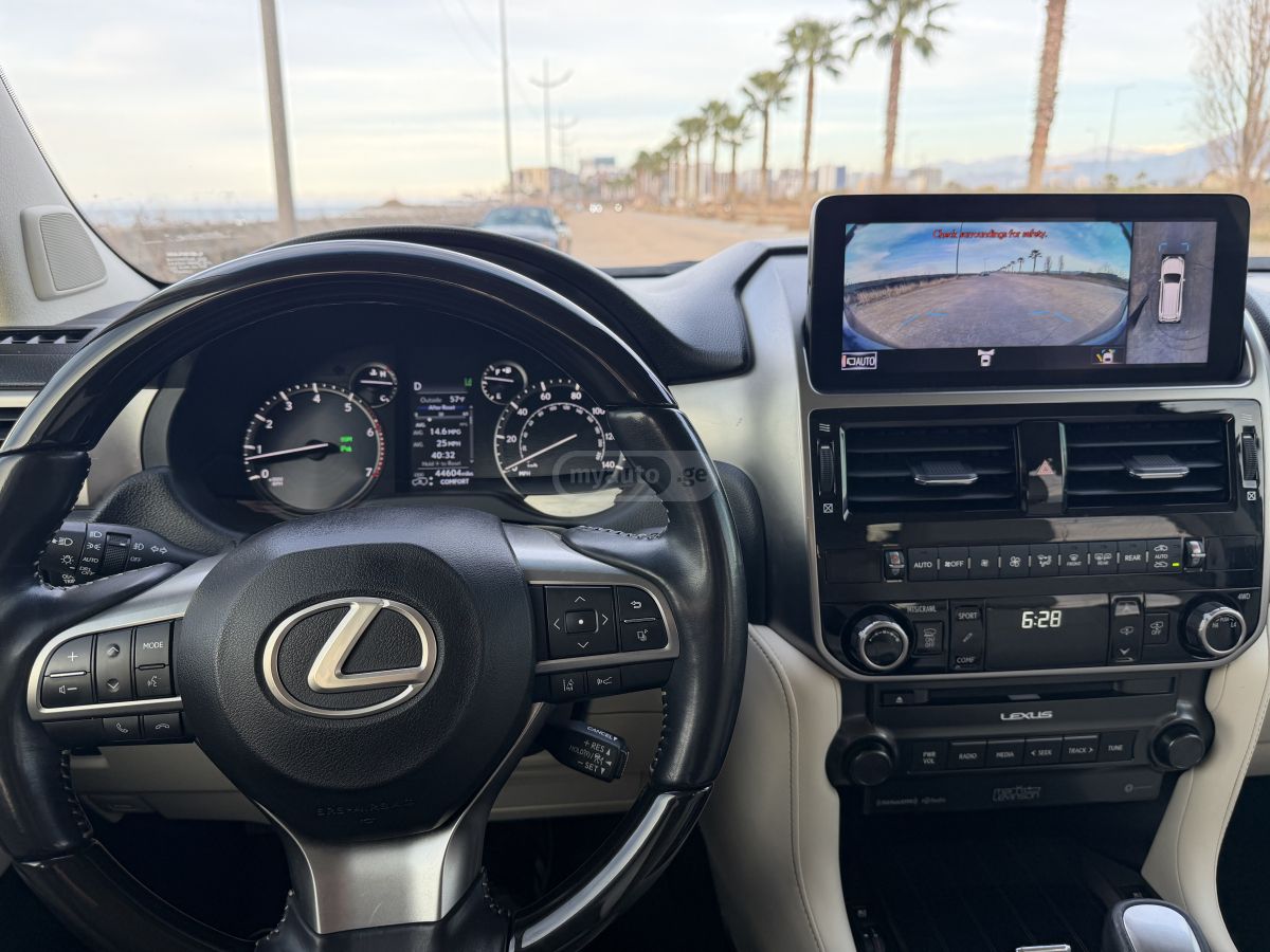 Lexus Luxury 4dr 4x4 Automatic — миниатюра 9