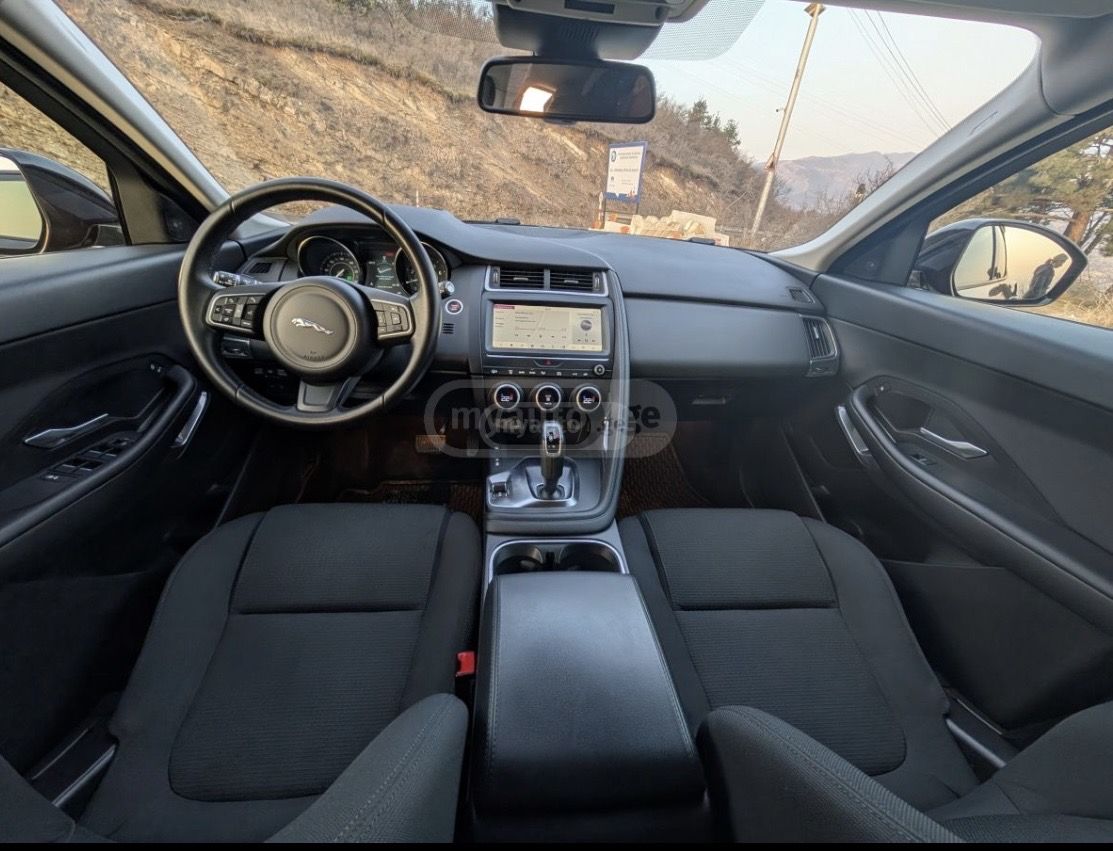 Jaguar E-Pace - фото 13