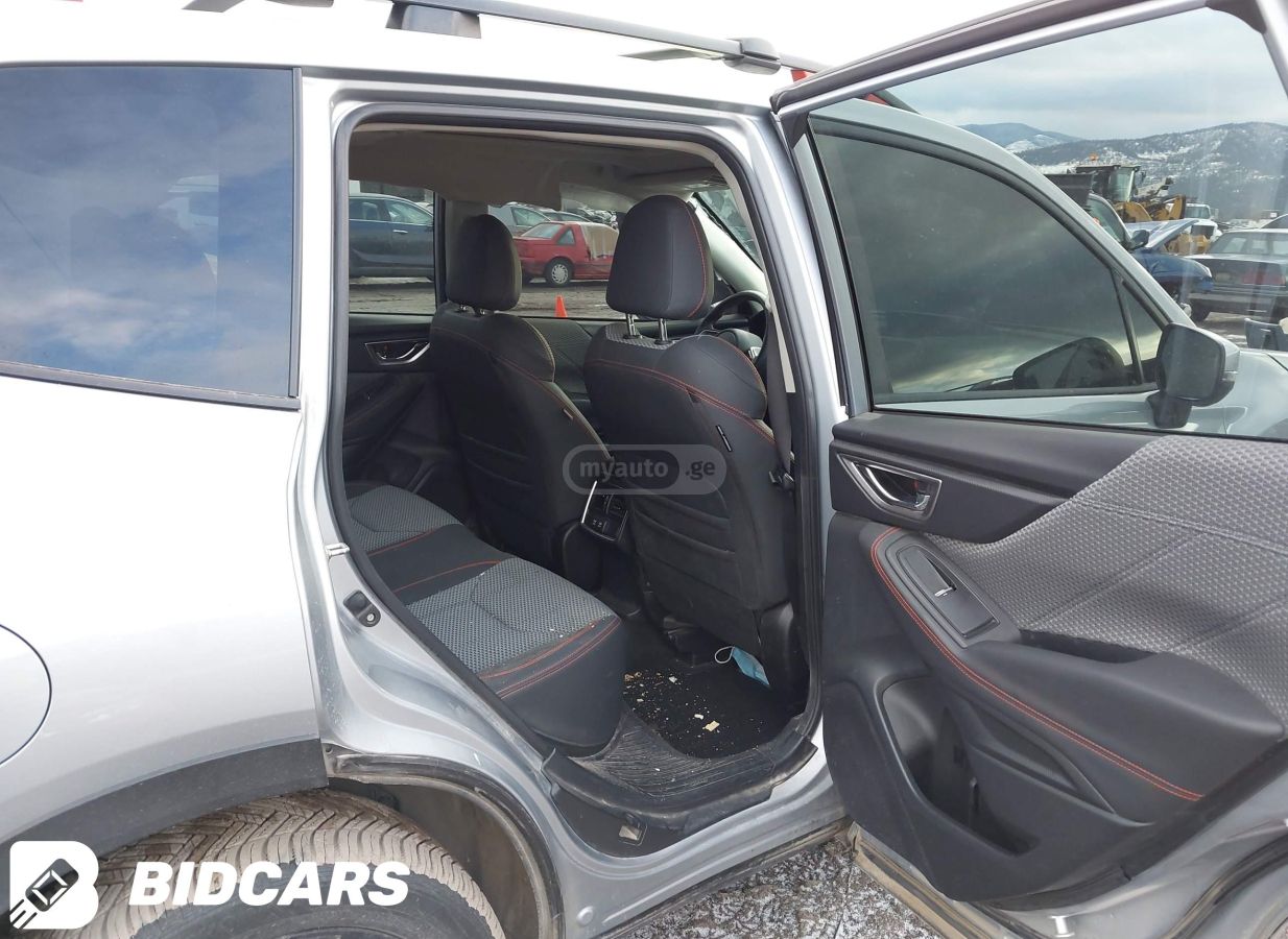 Subaru Premium 4dr All-Wheel Drive CV — миниатюра 7