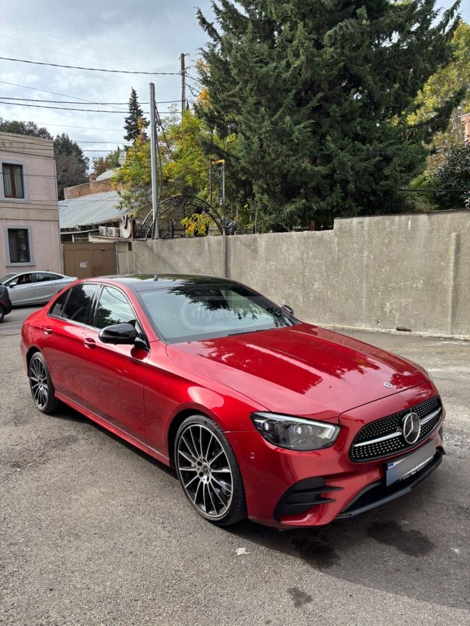 Mercedes-Benz E 300 2021 — миниатюра 1