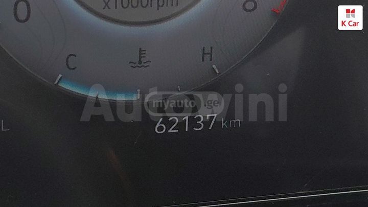 Hyundai Elantra - фото 1