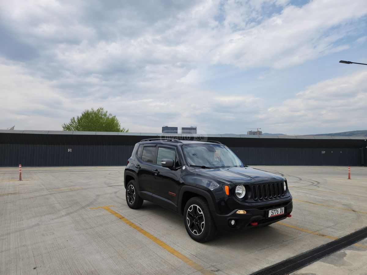 Jeep Renegade - фото 1