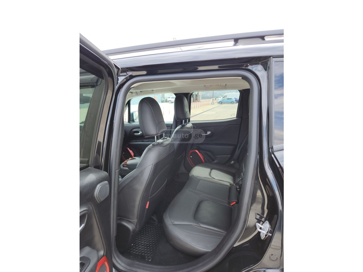 Jeep Renegade - фото 10
