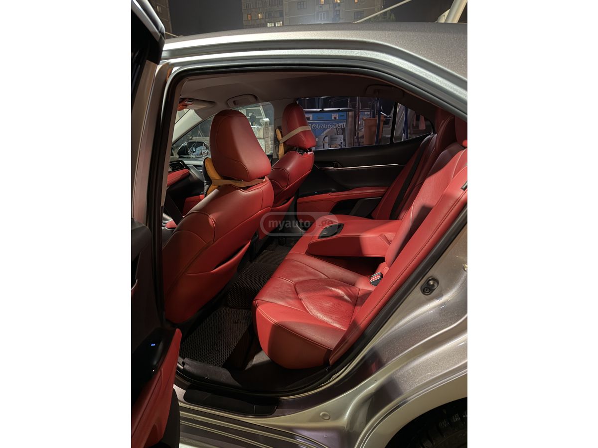 Toyota Camry - фото 2