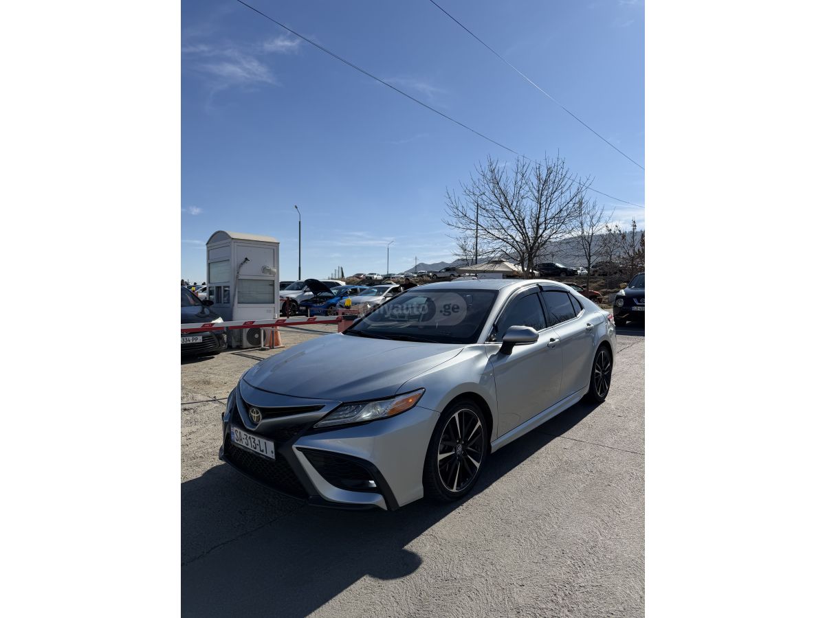 Toyota Camry - фото 3