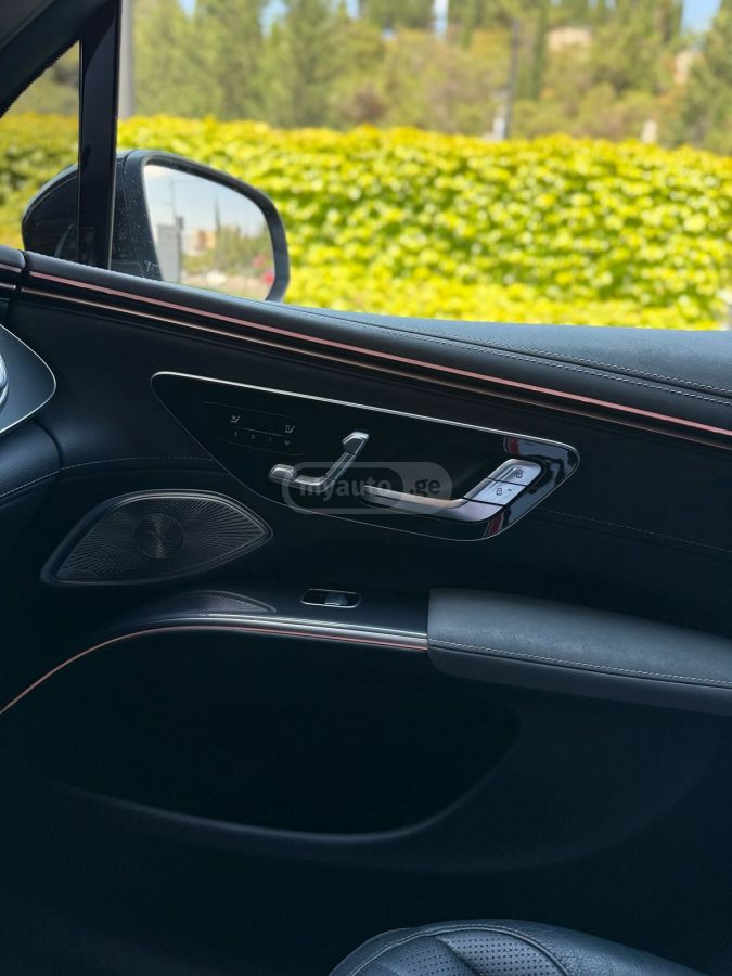 Mercedes-Benz EQS SUV - фото 10