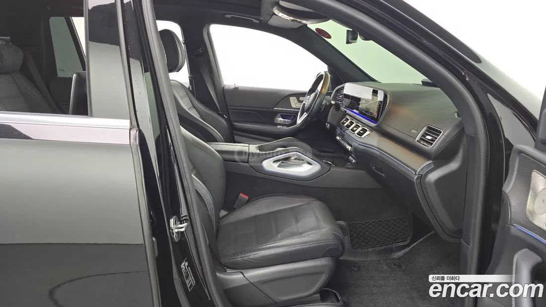 Mercedes-Benz GLS 63 AMG - фото 11