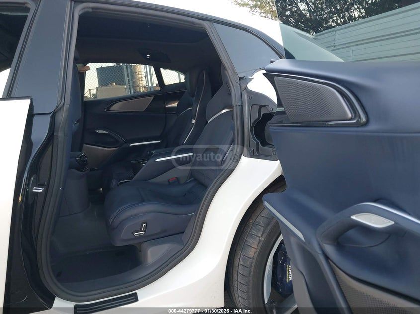 Ferrari Purosangue 2023 — миниатюра 8