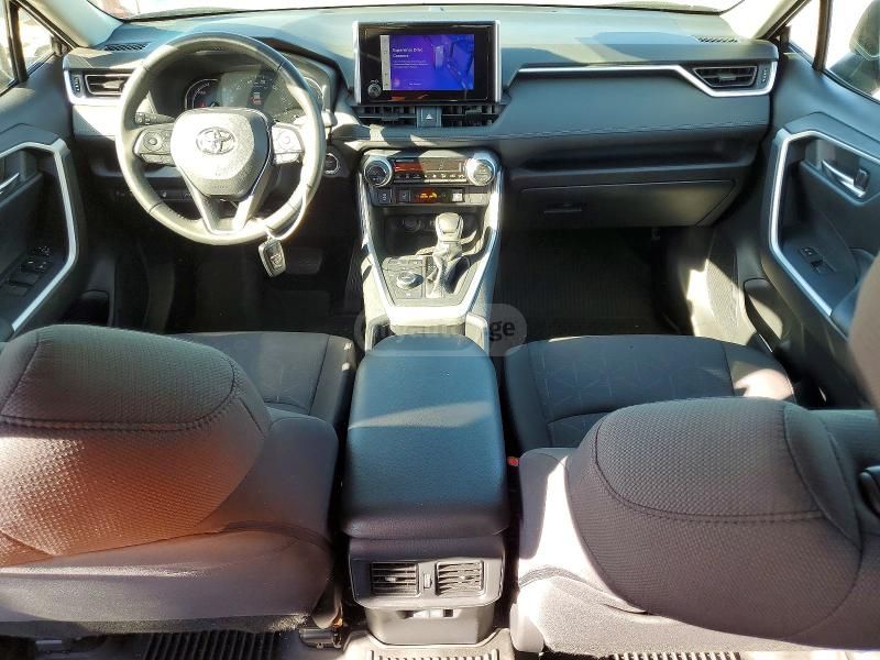 Toyota XLE 4dr All Wheel Drive CVT — миниатюра 4