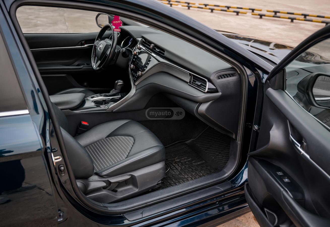 Toyota Camry - фото 6