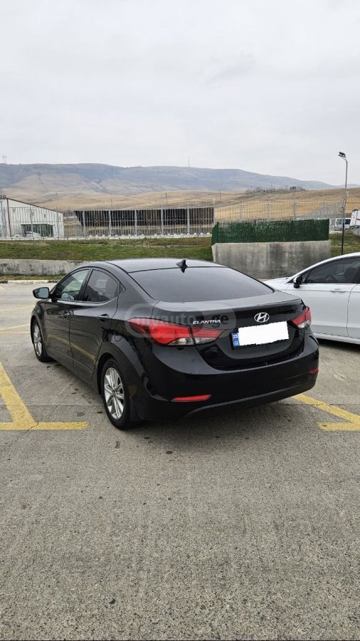 Hyundai Elantra - фото 8