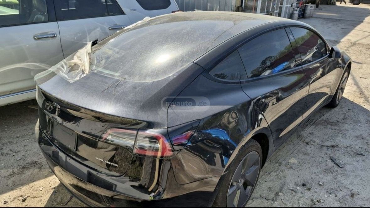 Tesla Model 3 - фото 10