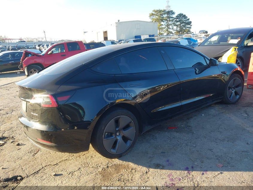 Tesla Model 3 - фото 4