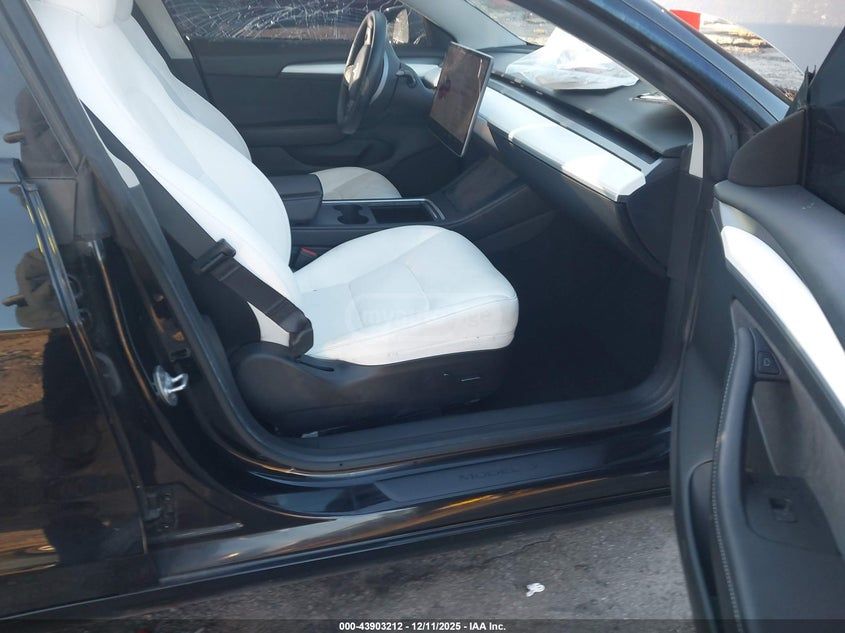 Tesla Model 3 - фото 5