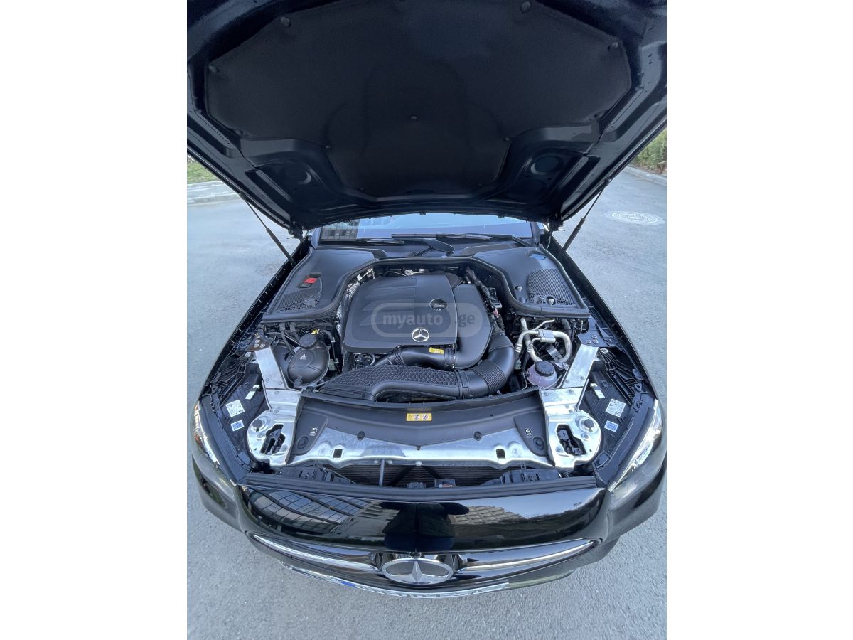 Mercedes-Benz E 300 AMG 2021 — миниатюра 10