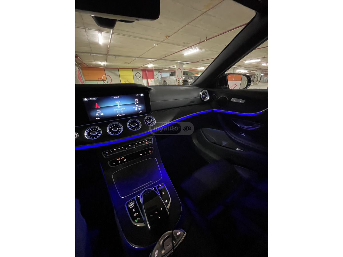Mercedes-Benz E 300 AMG 2021 — миниатюра 11