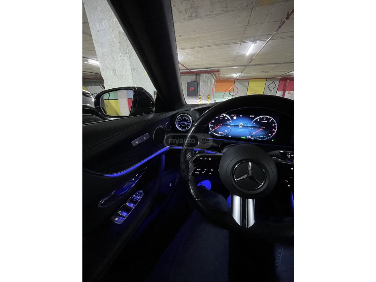 Mercedes-Benz E 300 AMG 2021 — миниатюра 12