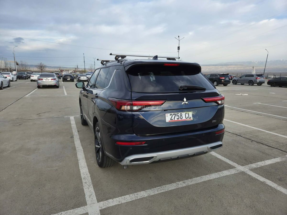 Mitsubishi Outlander - фото 3