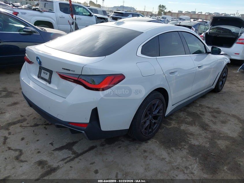 BMW eDrive40 4dr Rear-Wheel Drive — миниатюра 4