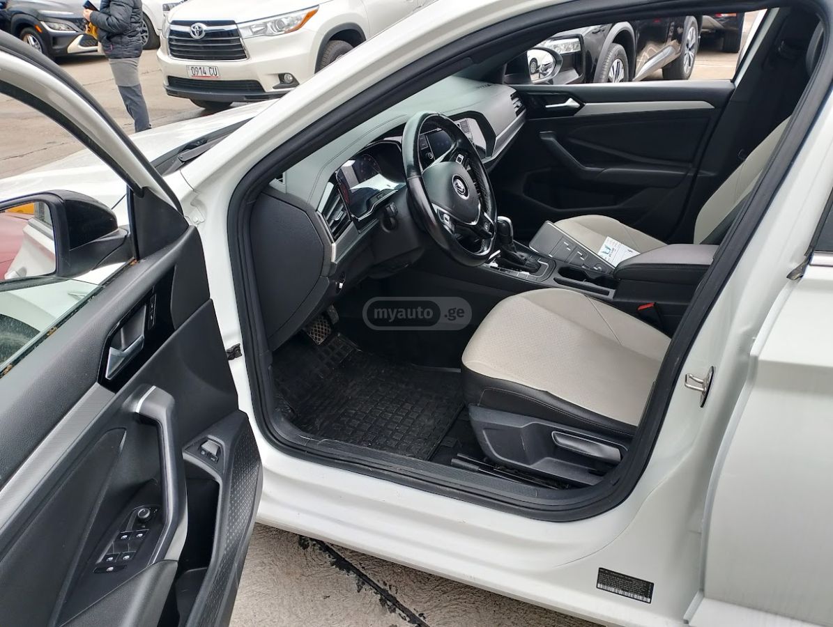 Volkswagen Jetta - фото 6