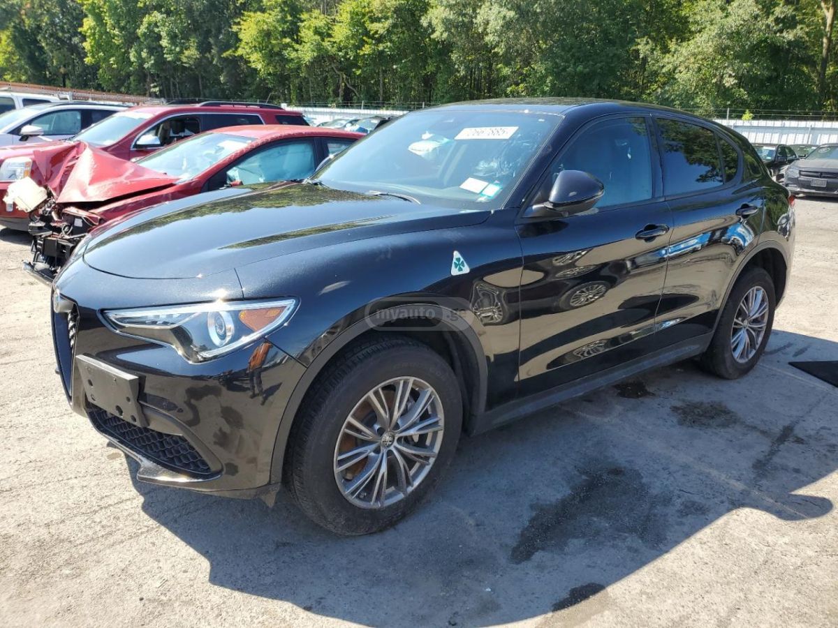 Alfa Romeo Stelvio 2023 — миниатюра 1
