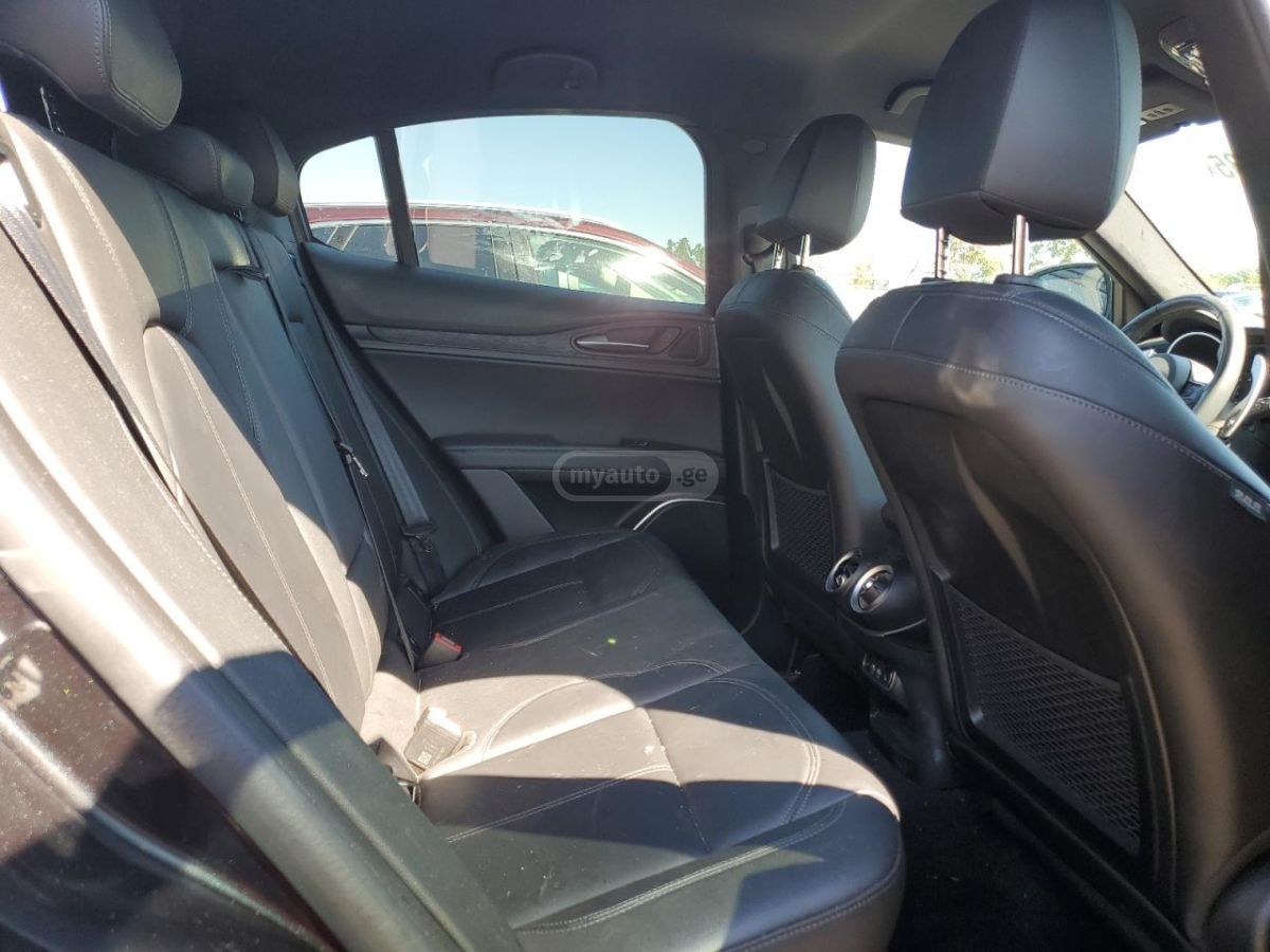 Alfa Romeo Stelvio 2023 — миниатюра 10