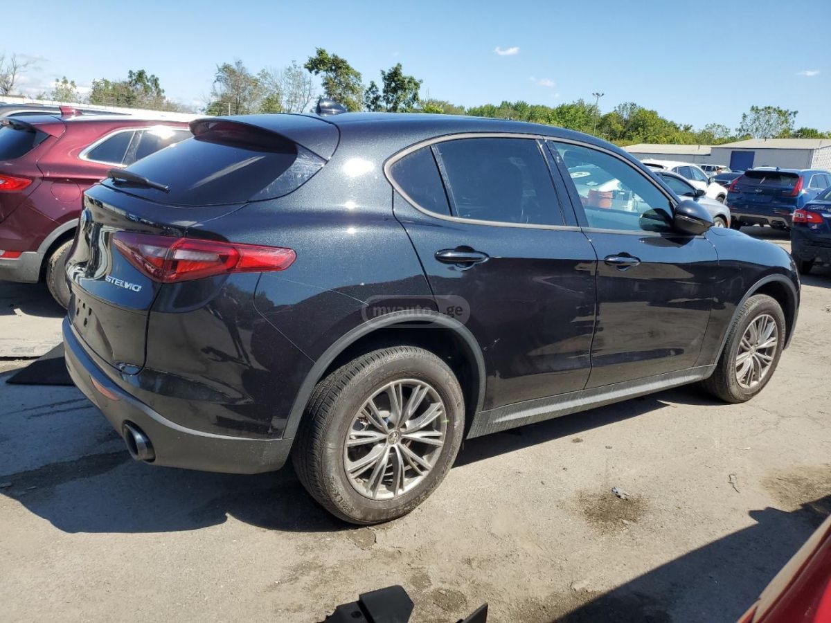 Alfa Romeo Stelvio 2023 — миниатюра 3