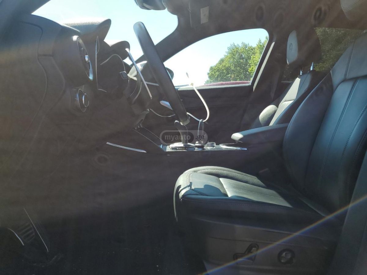 Alfa Romeo Stelvio 2023 — миниатюра 7