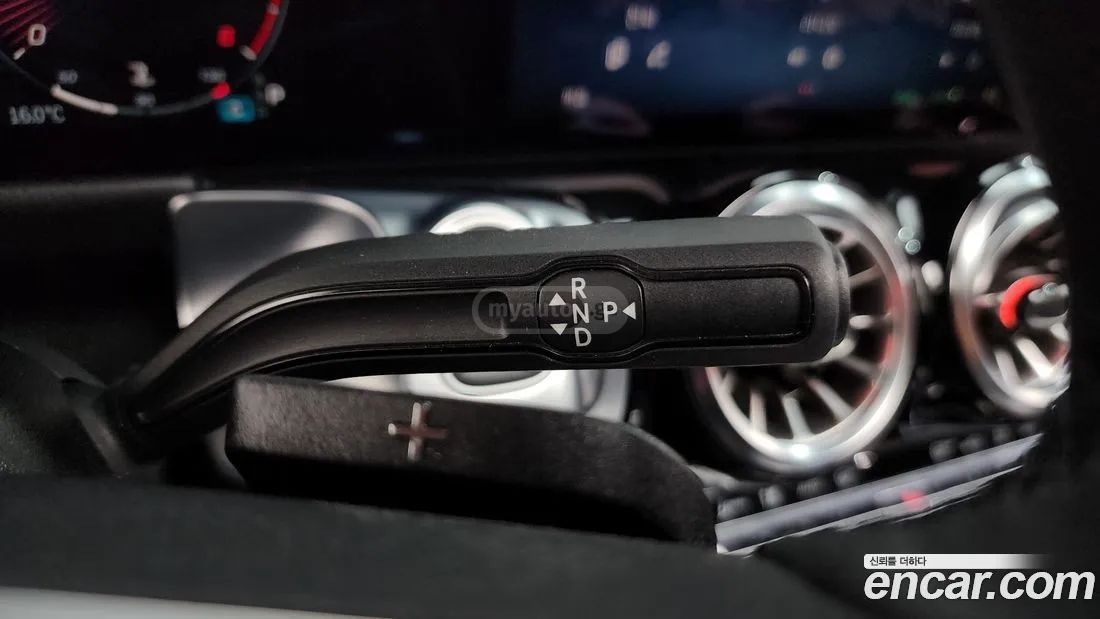 Mercedes-Benz GLB 35 AMG 2024 — миниатюра 9